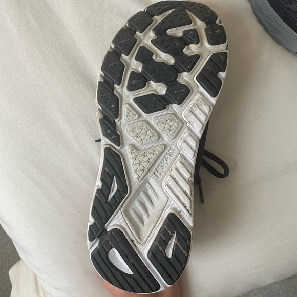 Women’s Arahi 6 Hoka Sneakers - Picture 9 of 11